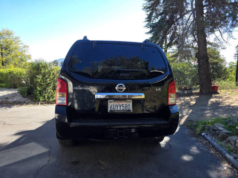 2012 Nissan Pathfinder LE