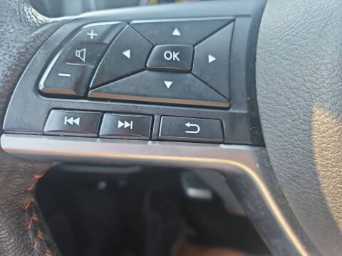 2019 Nissan Kicks SR