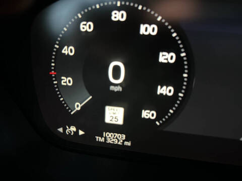 2016 Volvo XC90 T6 Momentum