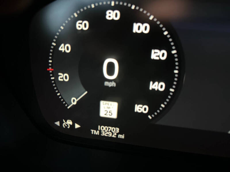 2016 Volvo XC90 T6 Momentum