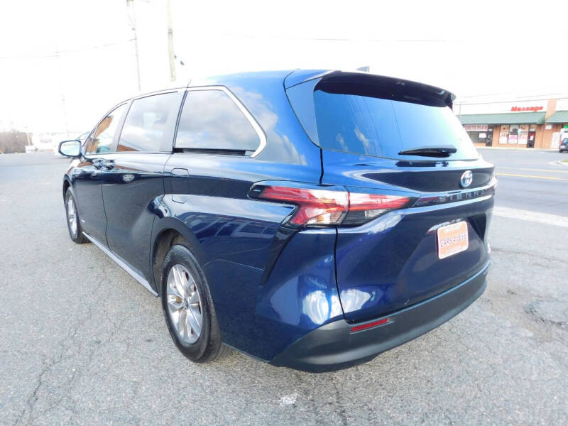 2021 Toyota Sienna LE 8-Passenger