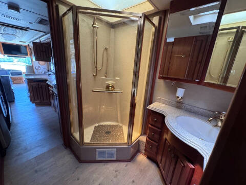 2005 Monaco Dynasty 40 Platinum II