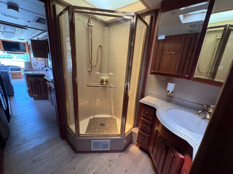 2005 Monaco Dynasty 40 Platinum II