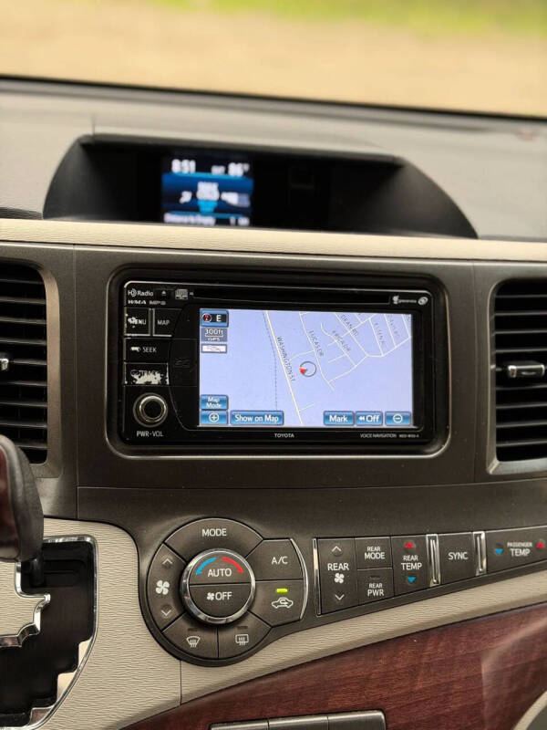 2012 Toyota Sienna