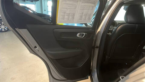 2023 Volvo XC40 B5 Plus Dark Theme