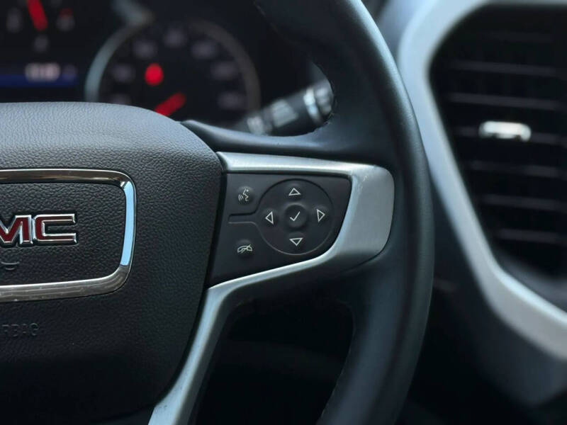 2023 GMC Acadia SLT