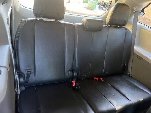 2012 Toyota Sienna SE 8-Passenger