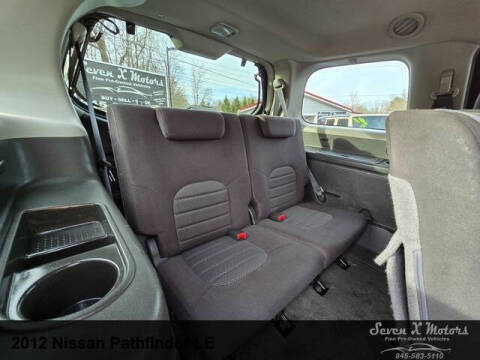 2012 Nissan Pathfinder LE