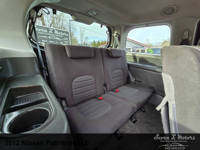 2012 Nissan Pathfinder LE