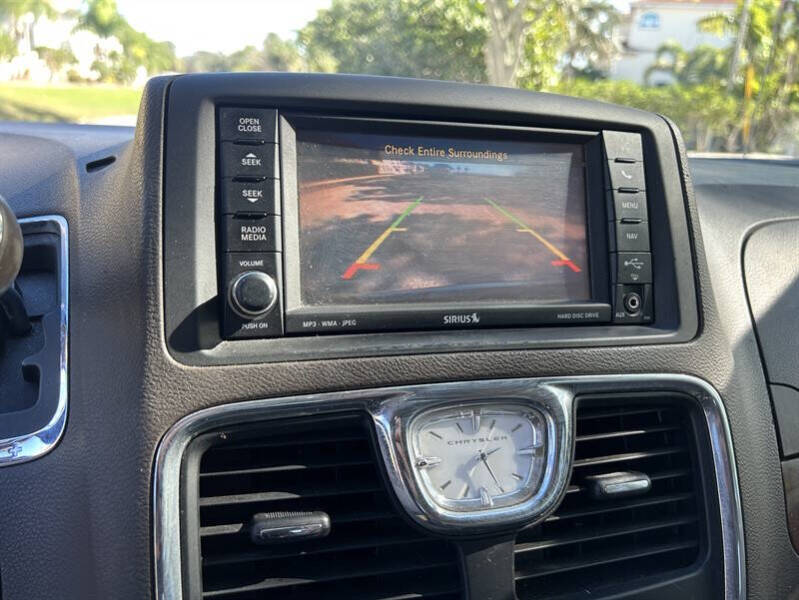 2012 Chrysler Town and Country Touring-L