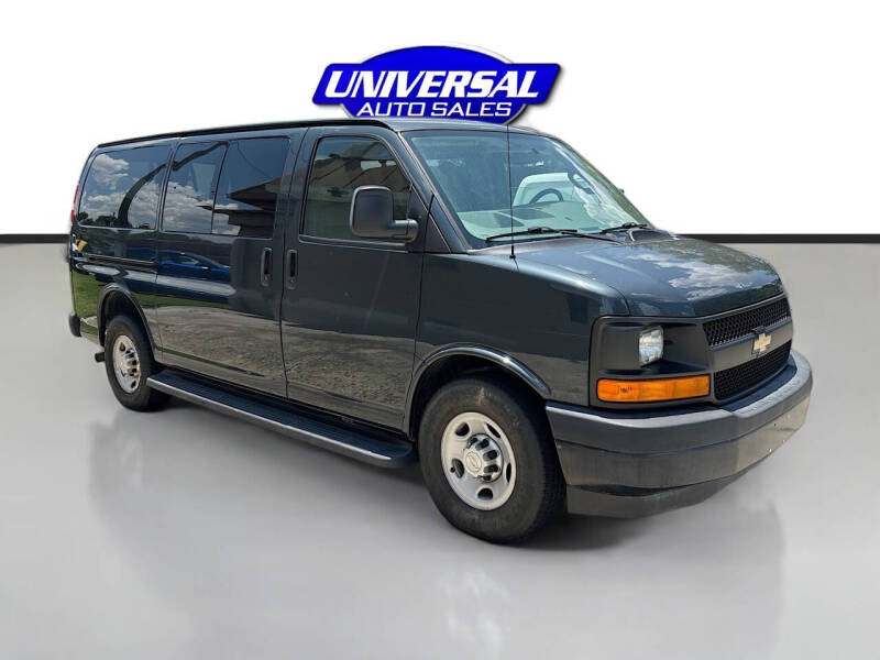 2017 Chevrolet Express Passenger LS's photo
