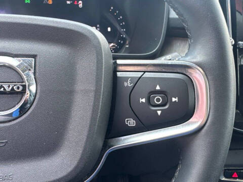 2023 Volvo XC40 B5 Plus Bright Theme