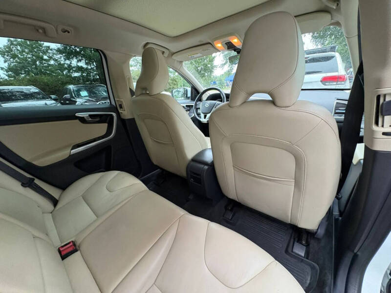 2016 Volvo XC60 T6 Drive-E