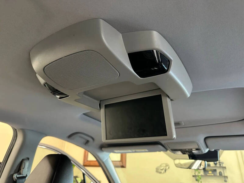 2021 Honda Pilot Touring w/Rear Captain's Chairs