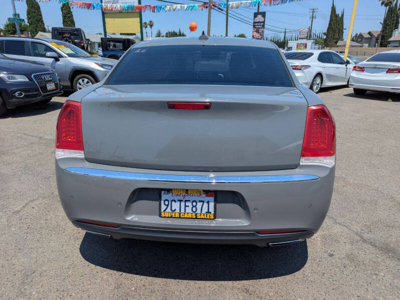 2018 Chrysler 300 Limited