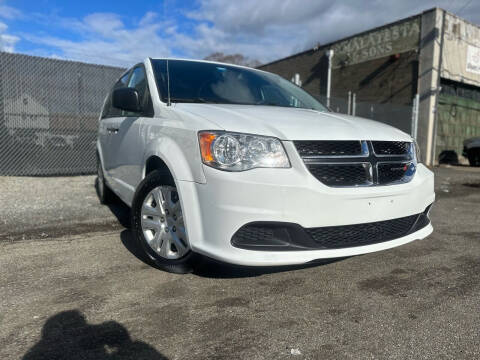 2019 Dodge Grand Caravan for sale at Illinois Auto Sales in Paterson NJ