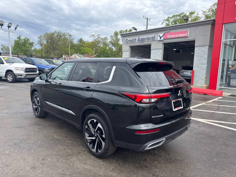 2022 Mitsubishi Outlander ES