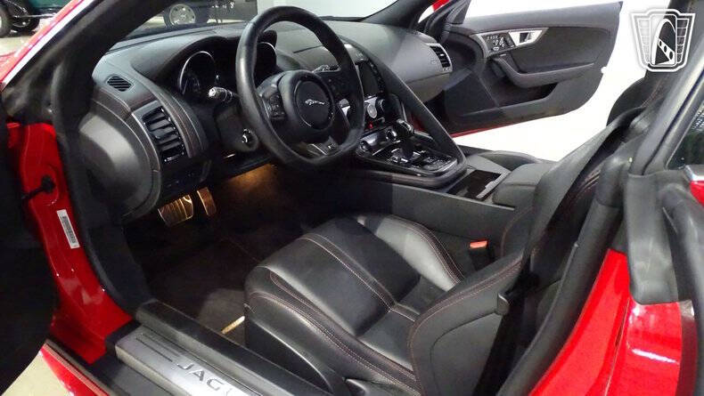 2016 Jaguar F-TYPE R
