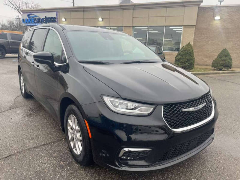 2025 Chrysler Pacifica Select