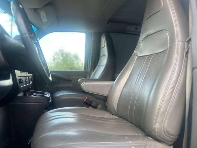 2022 Chevrolet Express 2500
