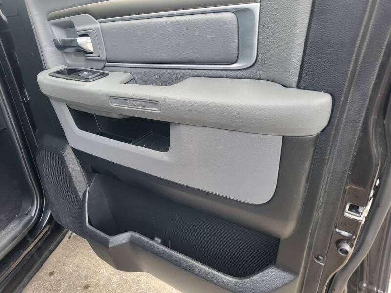 2017 RAM 1500 SLT