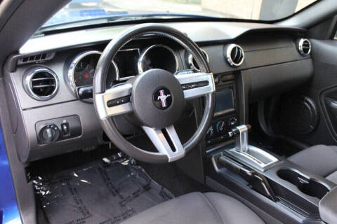 2005 Ford Mustang V6 Deluxe