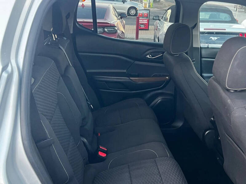 2017 GMC Acadia SLE-2