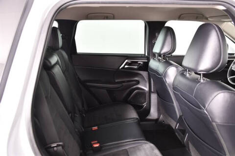 2023 Mitsubishi Outlander SE