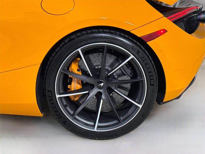 2022 McLaren 720S Performance