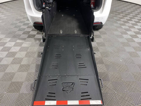 2024 Chrysler Pacifica Touring