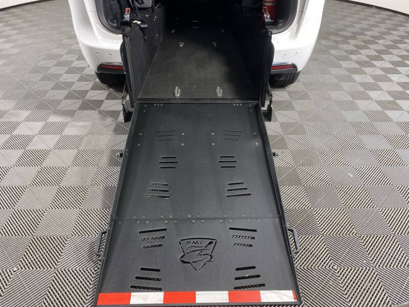 2024 Chrysler Pacifica Touring