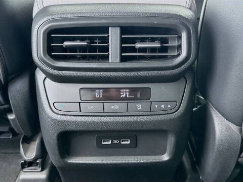 2023 Honda Pilot EX-L w/Rear Captain's Chairs