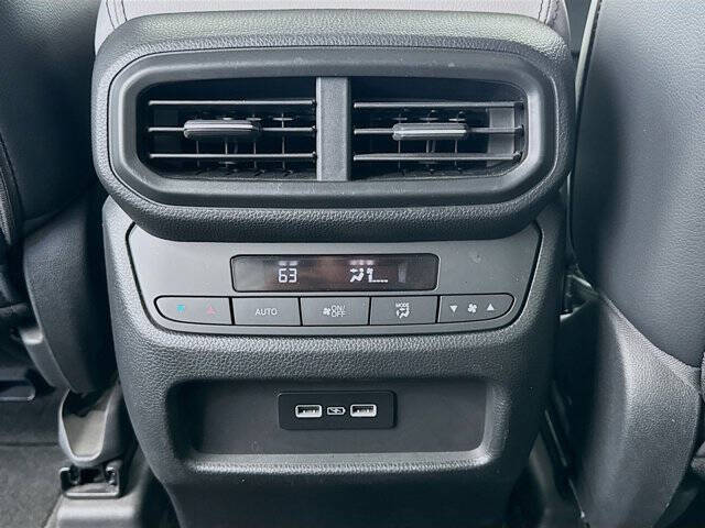 2023 Honda Pilot EX-L w/Rear Captain's Chairs