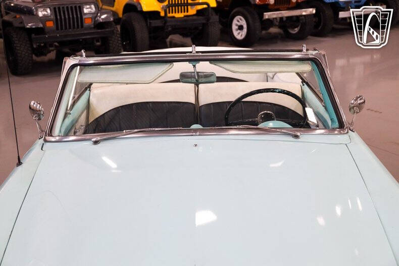 1953 Ford Crestline