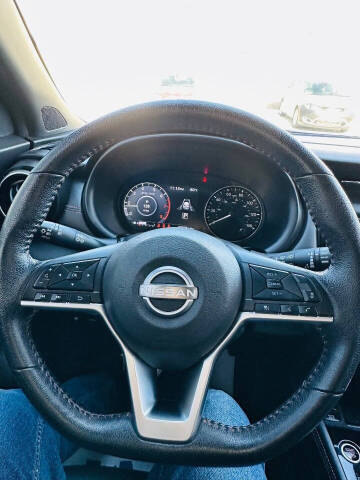 2023 Nissan Kicks SR