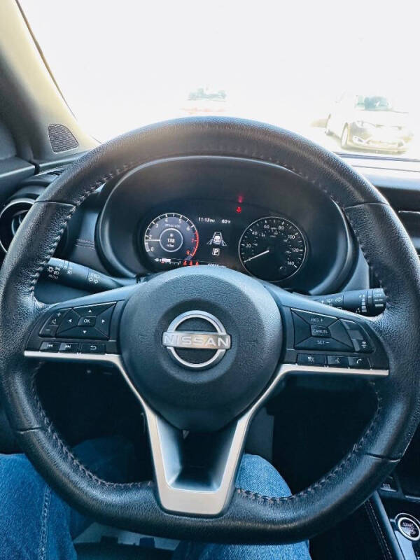 2023 Nissan Kicks SR