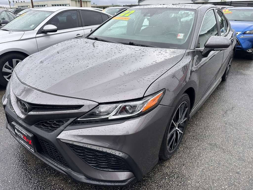2022 Toyota Camry SE 4dr Sedan's photo