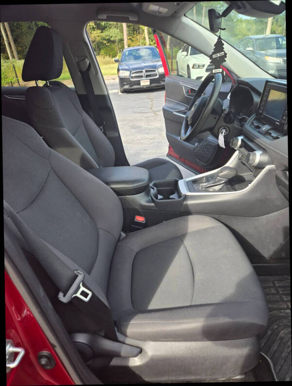2020 Toyota RAV4 LE