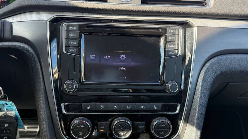 2017 Volkswagen Passat 1.8T R-Line