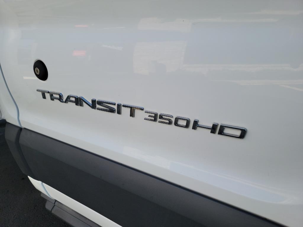 2017 Ford Transit 350 HD 2dr 156 in. WB DRW Cutaway  w/9950 L 6