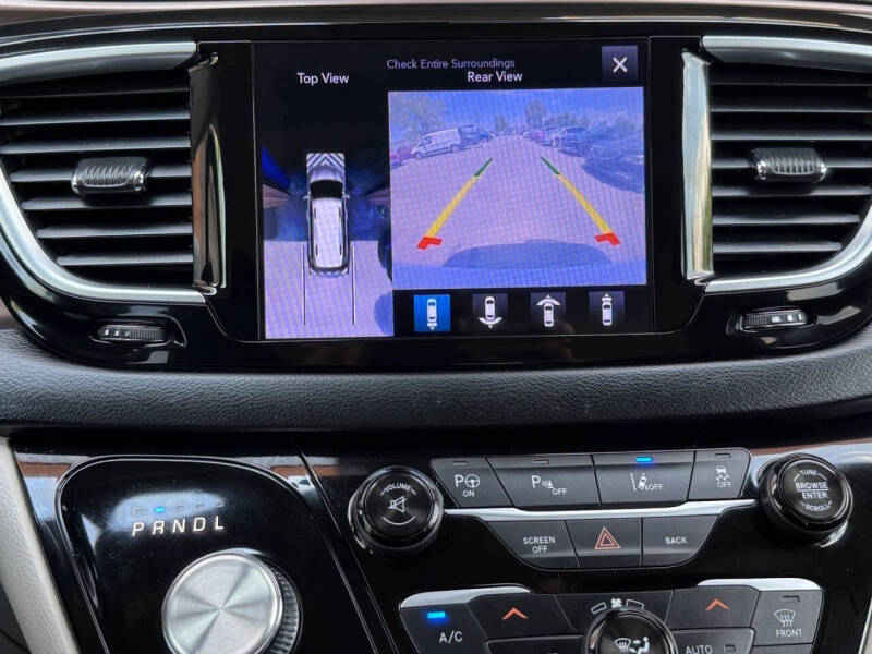 2017 Chrysler Pacifica Touring-L Plus