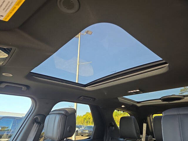 2026 Land Rover Discovery P300 Dynamic SE