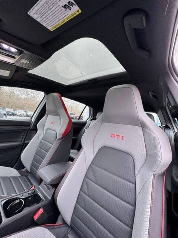 2024 Volkswagen Golf GTI SE