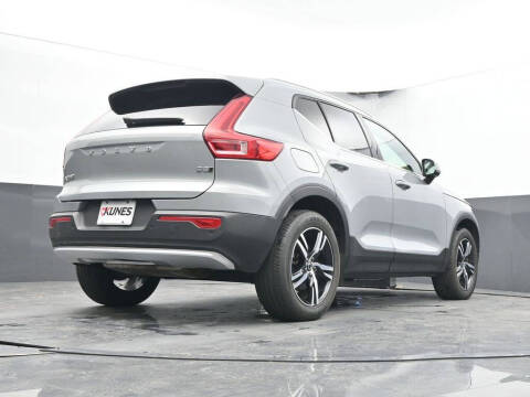 2025 Volvo XC40 B5 Core Bright Theme