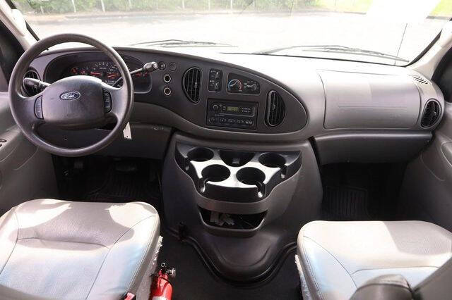 2008 Ford E-Series E-350 SD XLT