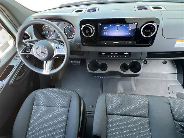 2024 Mercedes-Benz eSprinter 2500
