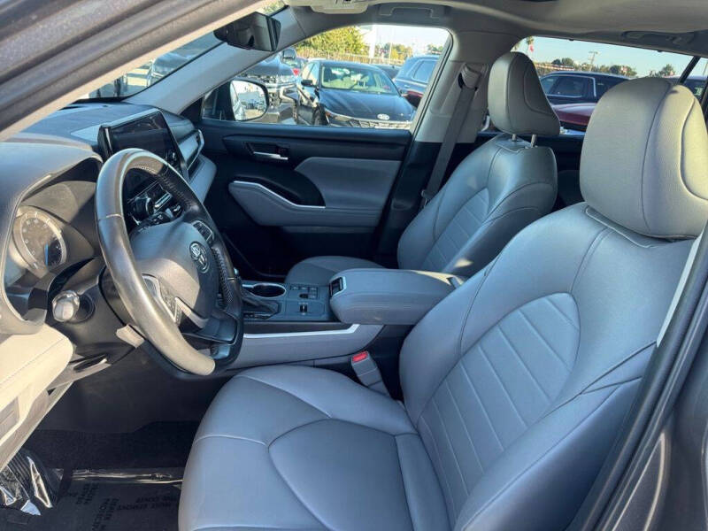 2023 Toyota Highlander Hybrid XLE