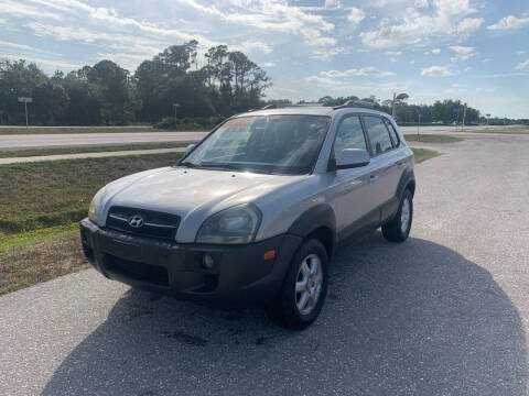 2005 Hyundai Tucson for sale at EXECUTIVE CAR SALES LLC in North Fort Myers FL