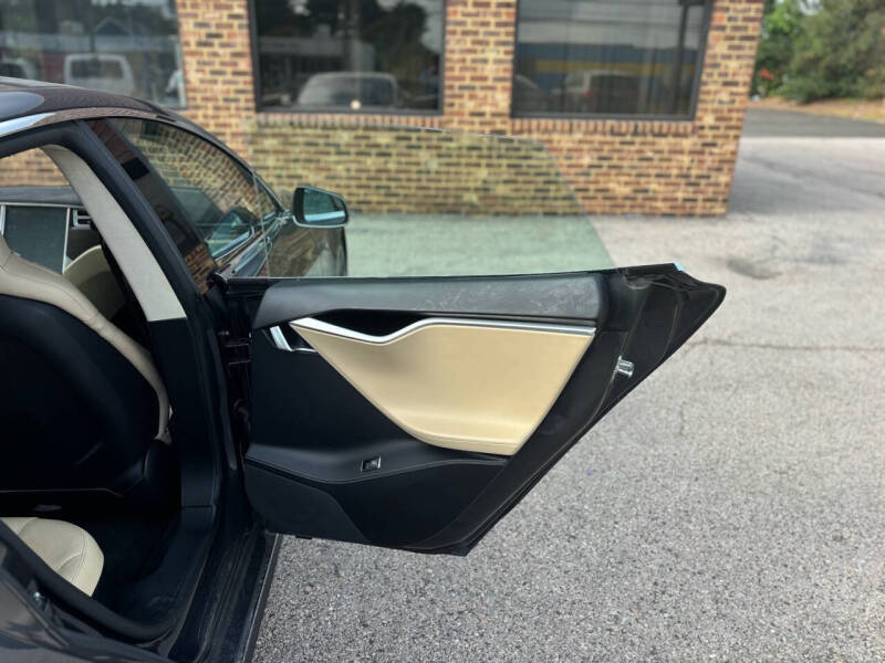 2016 Tesla Model S 70D