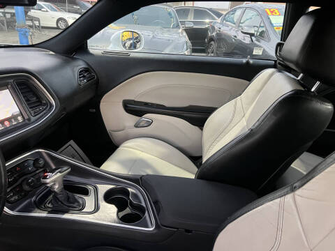 2015 Dodge Challenger SXT Plus